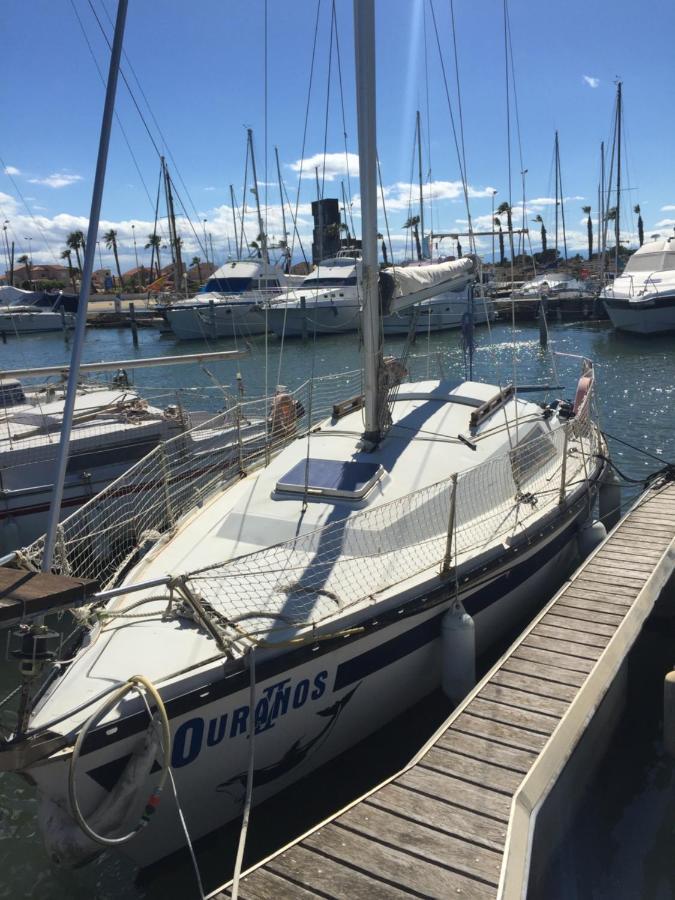 Petit Voilier A Quai Port Barcares Otel Le Barcarès Dış mekan fotoğraf